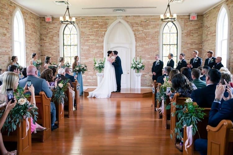 Best Western® Plus Stoneridge Inn & The Rose Chapel - www.theweddingring.ca - listings -